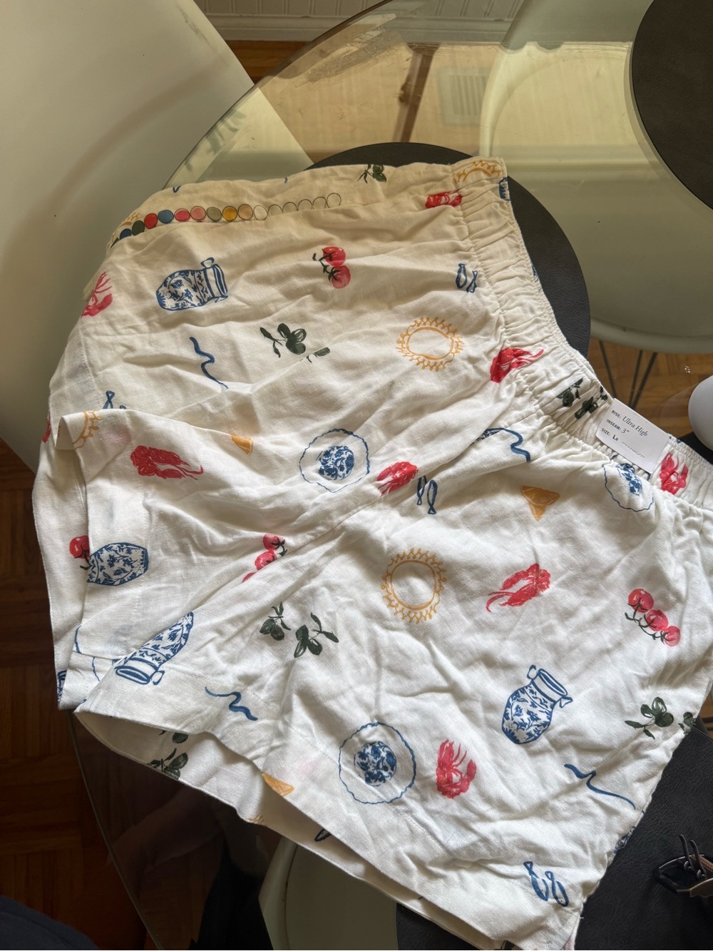 Abercrombie & Fitch Cream-White Printed Women’s Shorts with Red & Blue Motifs